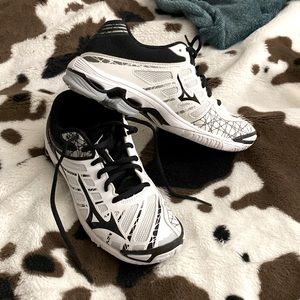 Mizuno volleyball shoes